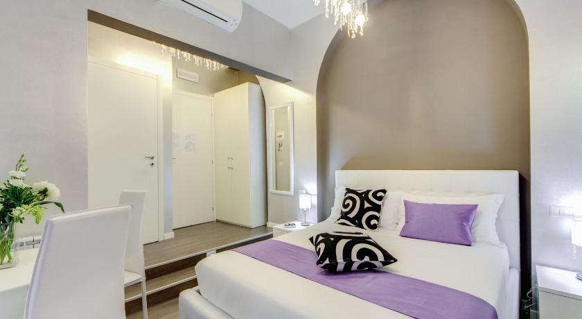 Фото: Двухместный номер с 1 кроватью и видом во внутренний двор (Double Room with Courtyard View) 0