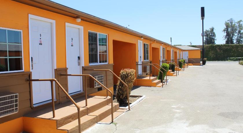 Aristocrat Motel photo