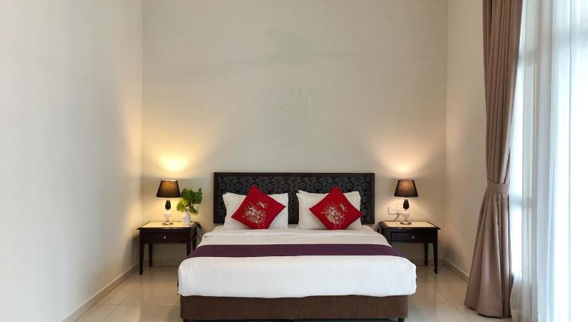 Image of Seven-Bedroom House 0