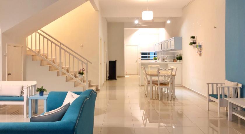 Image of Seven-Bedroom House 4