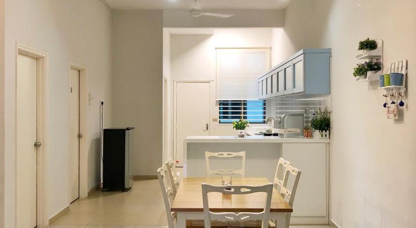 Image of Seven-Bedroom House 15