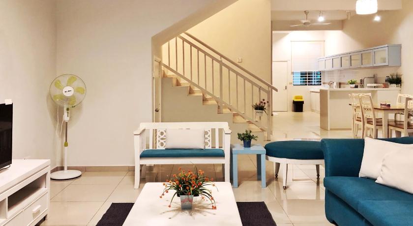 Image of Seven-Bedroom House 12