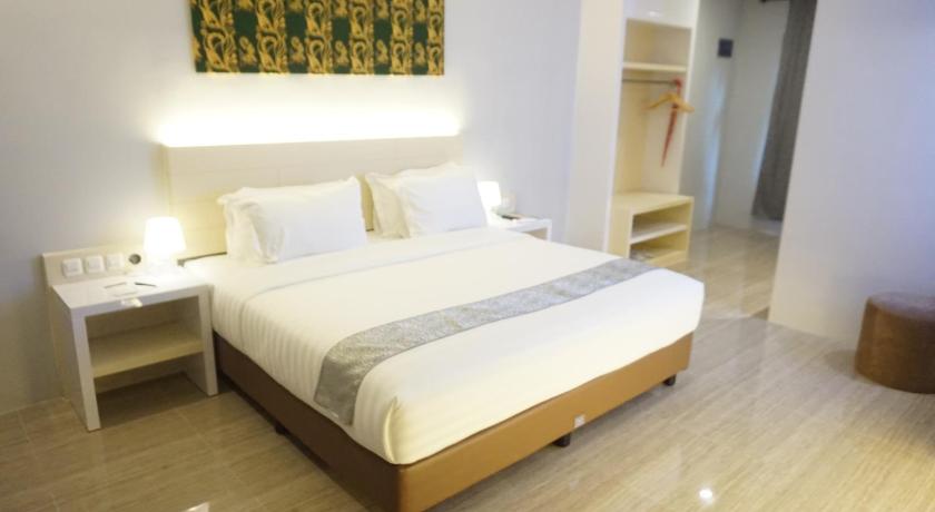 Image of Deluxe King Bed 7