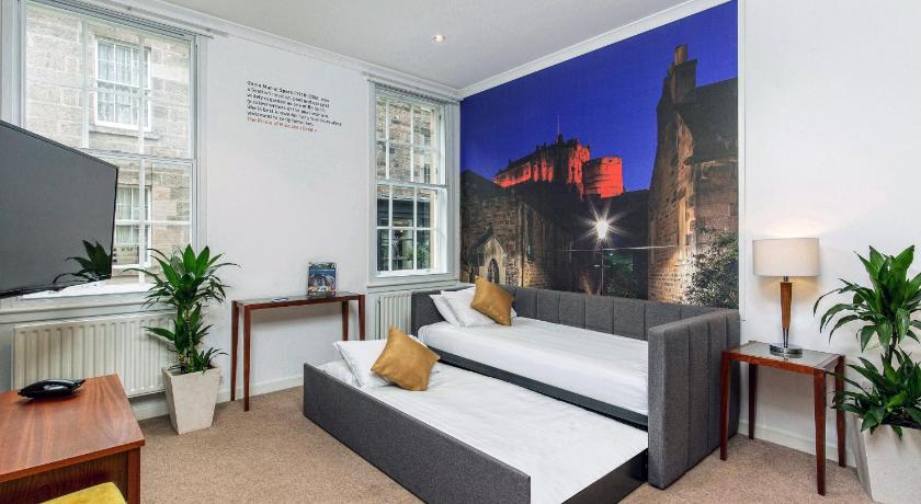Image of Large Two-Bedroom Apartment 4