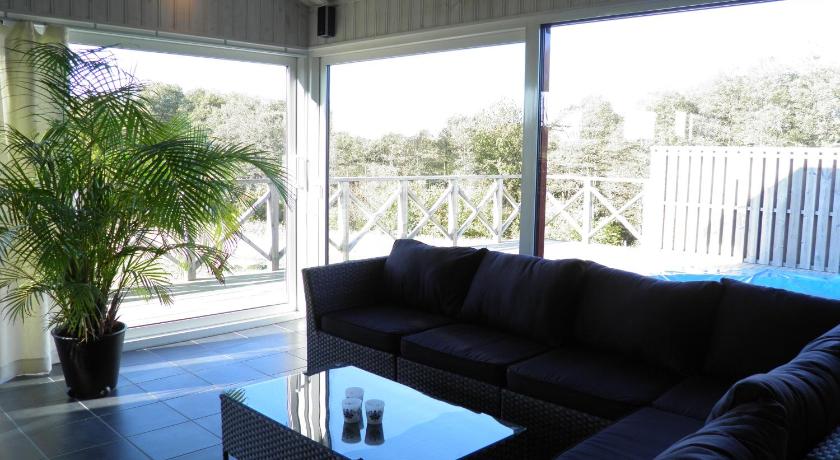 エーストラ・カルプ Hotel Bella Luna 3つ星 ホテル ロビー