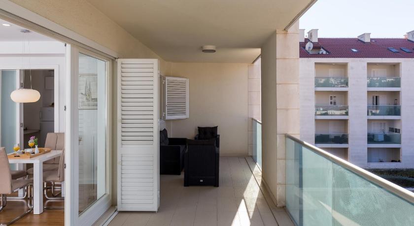 Apartments Nav photo