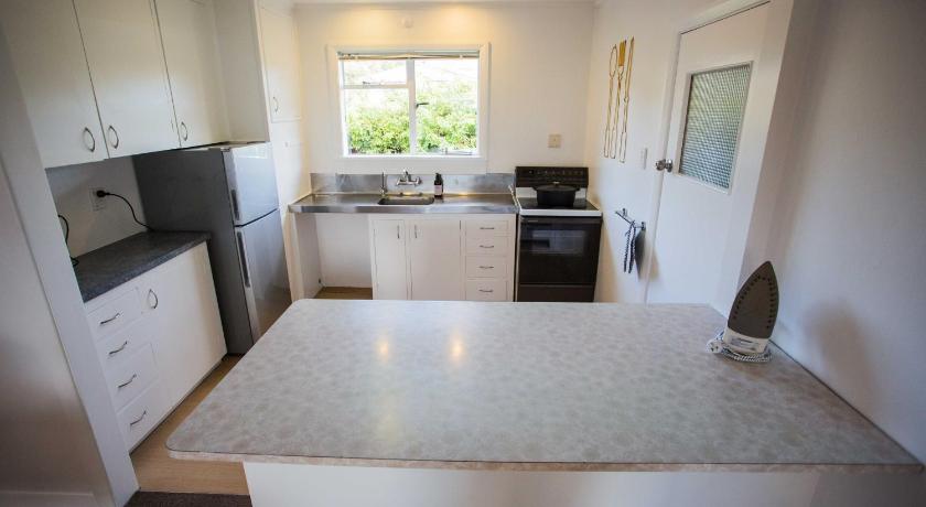 1- DELIGHTFULLY FRESH PRIVATE HOME CLOSE TO TOWN - image 10