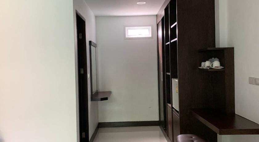 Image of Superior Triple Room 11