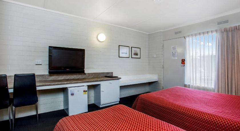 Econo Lodge Portland photo