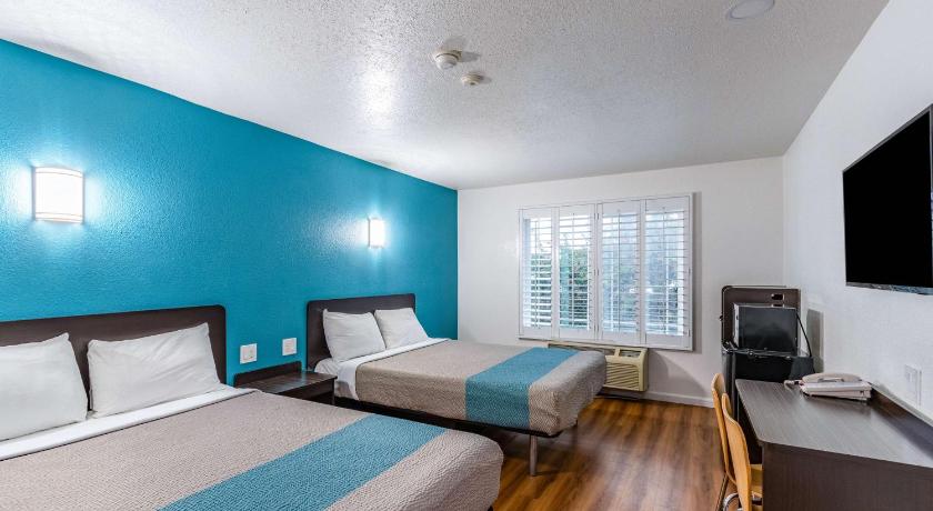 Motel 6 Fountain Valley - Huntington Beach Area photo