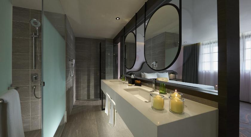 a bathroom with a sink, mirror, and toilet, Resorts World Genting – Genting SkyWorlds Hotel in Genting Highlands