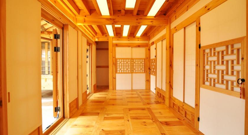 首尔 Chaehyodang Hanok Stay 住宿 大堂