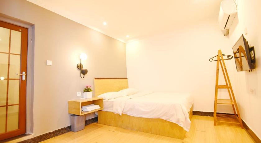 Image of Standard King Room 1