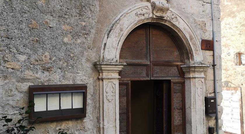 an old building with a clock on the front of it, Le Stanze Del Duomo in Anagni