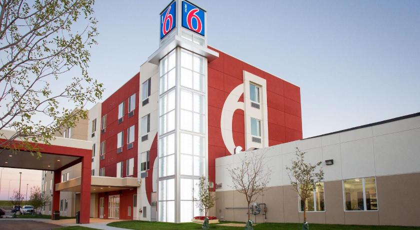 Motel 6 Airdrie