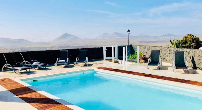 Canaryislandshost l Infinity Views — Hotel in Lanzarote