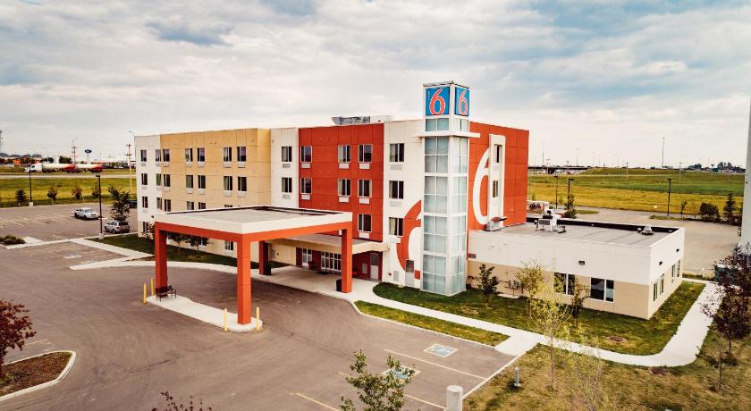 Motel 6 Airdrie