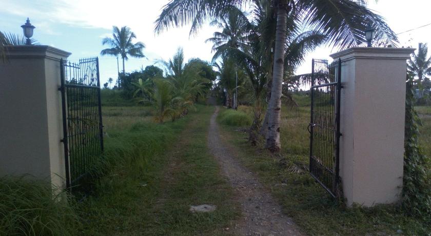 Jupiters Garden Cottages photo