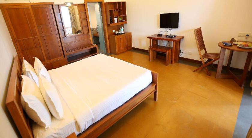 Image of Deluxe Sea Facing 3