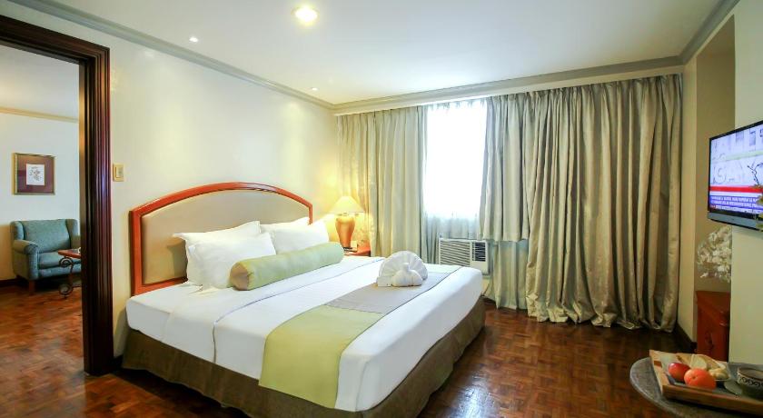 Image of 1 Bedroom Executive Suite 3