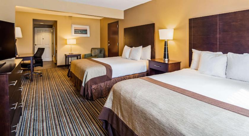 Best Western Plus Harrisburg East Inn & Suites