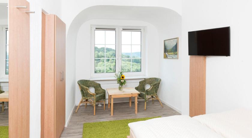 Hotel Garni BURG WALDENSTEIN