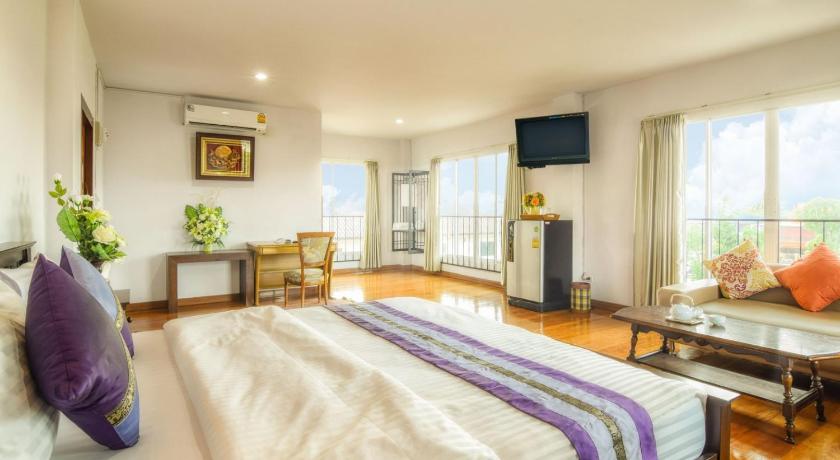 Image of Deluxe Family Room 0