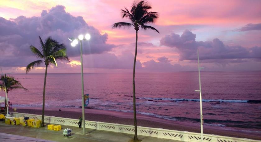 Flat na Avenida Oceanica — Hotel in Salvador