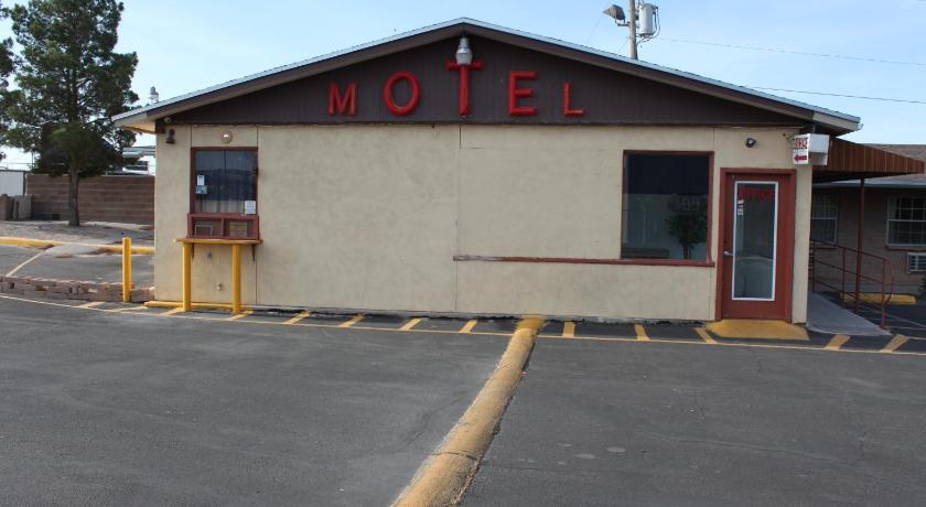 Deluxe Inn Motel photo