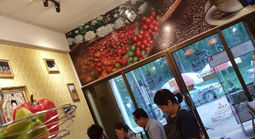 Amaretto &amp; Caffe Hostel — Hotel in Surat Thani