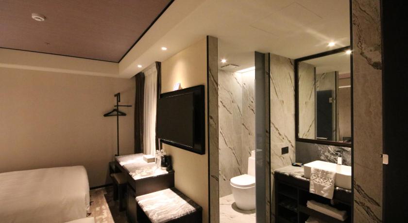 Image of Family Room without View 0