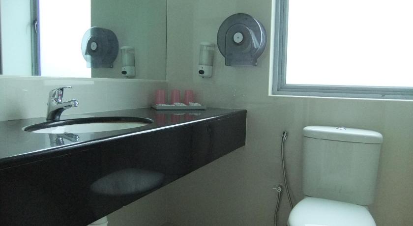 Image of Standard Triple Room - Non-Smoking 11