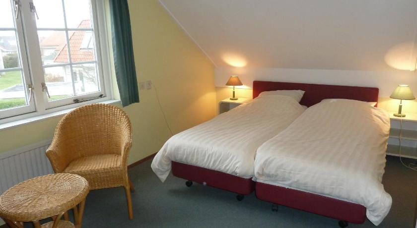 Image of Three-Bedroom Villa Comfort 16
