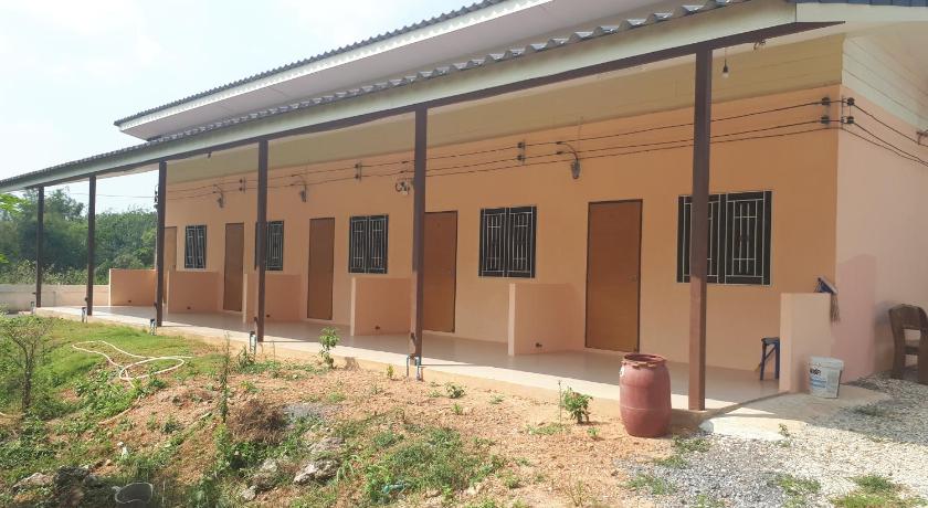 カンチャナブリ Pornsomkit room 3つ星 ホテル 外観