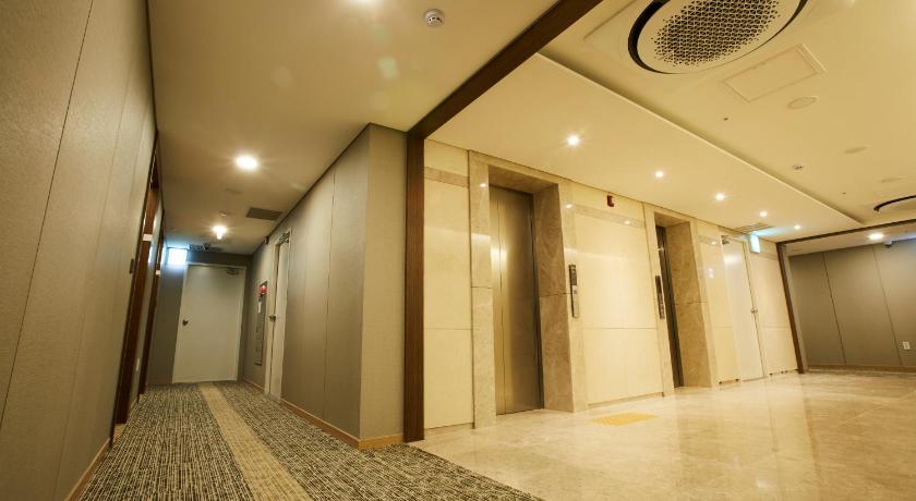 ソウル THE RECENZ DONGDAEMUN HOTEL 4つ星 ホテル プール