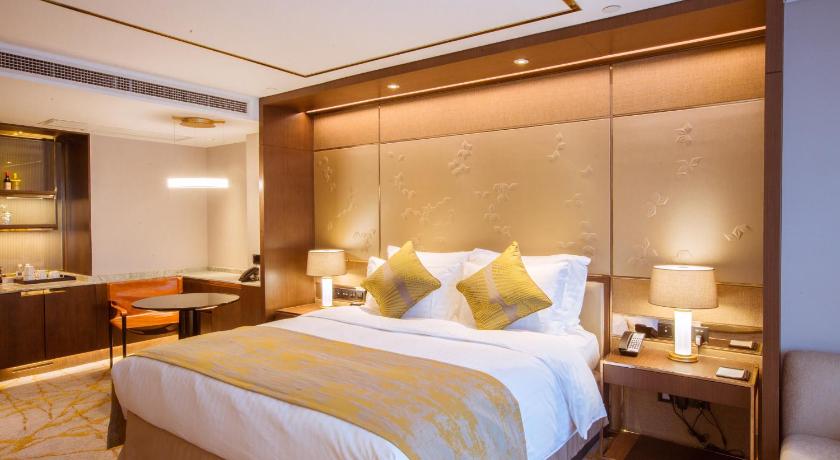 Image of Deluxe King Suite 1