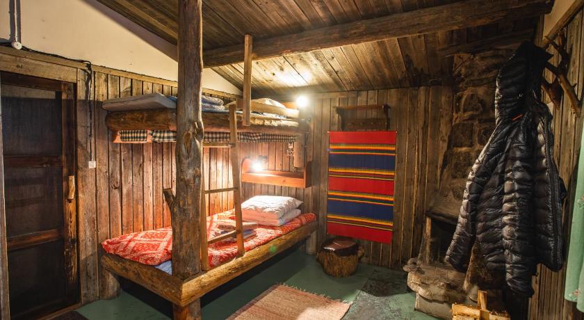 Image of Cottage with Shared Bathroom 5