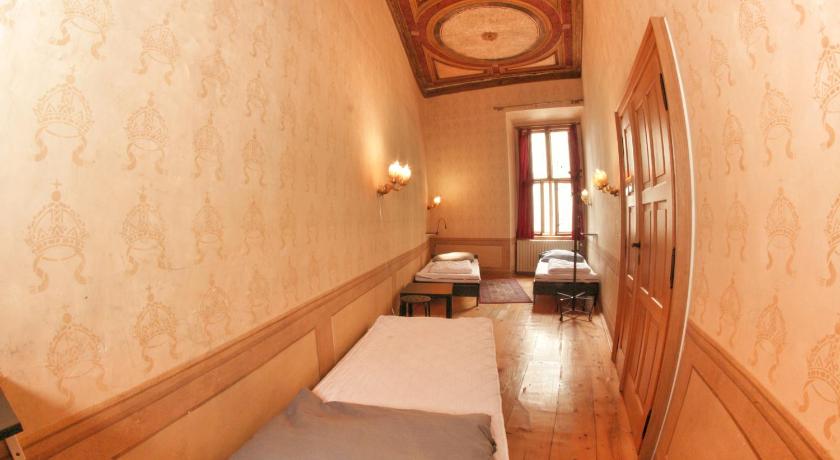 Imagen de Habitación Triple con baño compartido (Triple Room with Shared Bathroom) 0