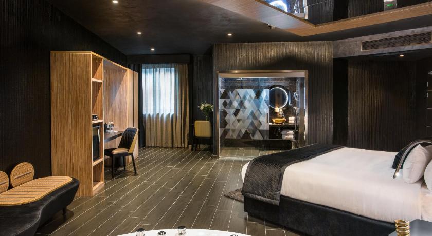 Luxus lakosztály pezsgőfürdővel (Luxury Suite with Hot Tub) fotója 0