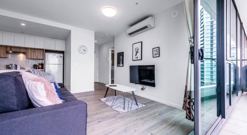 Riverside Living in Portside Wharf Hamilton photo