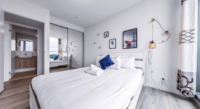 Riverside Living in Portside Wharf Hamilton photo