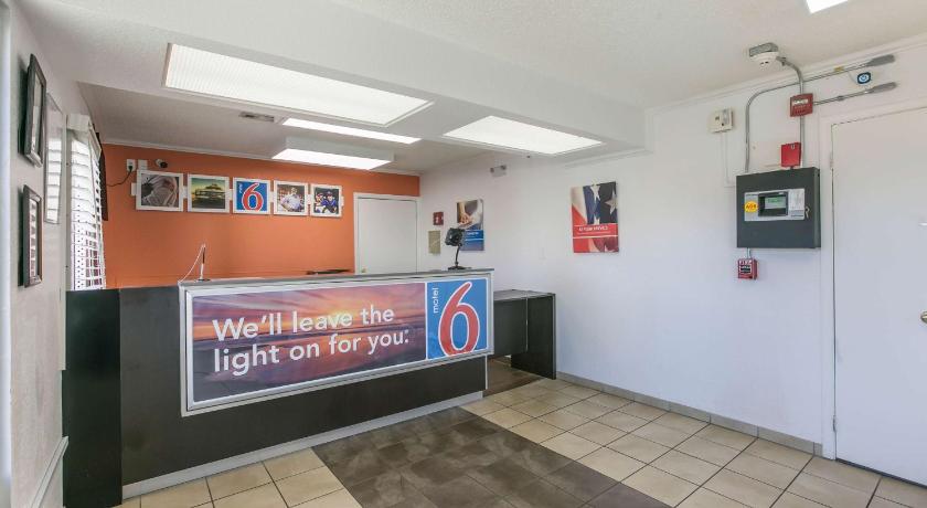 Motel 6-Dothan, AL