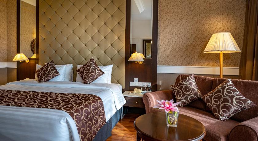 Image of Pines King Room Garden View 7