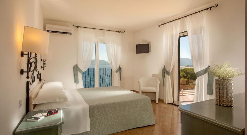 Image of Deluxe Double with Sea View 12