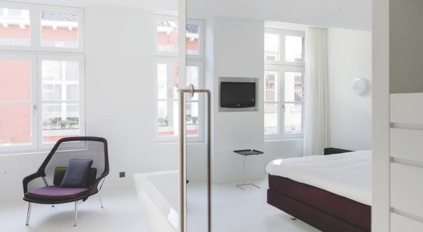 a white room with a white refrigerator and a white wall, Zenden Hotel Maastricht in Maastricht