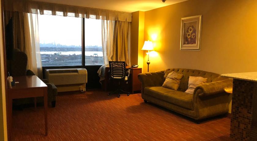 Ramada by Wyndham Flushing Queens