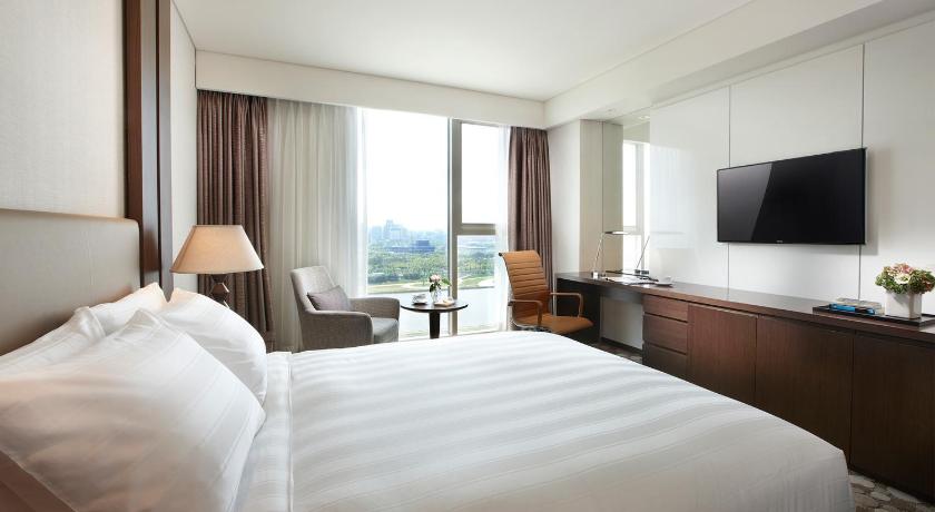 Image of DELUXE DOUBLE WITH RIVER VIEW 1