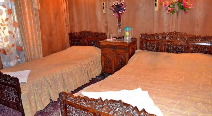 Image of Double Room with Extra Bed 1