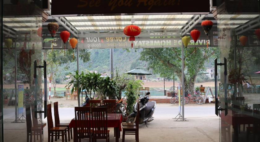 Son Doong Riverside photo