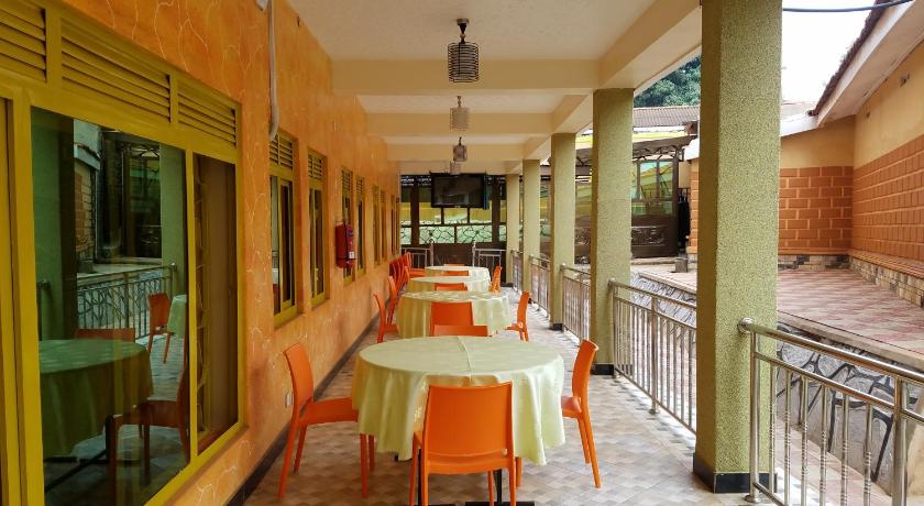 Sibyangu Standard Hotel - image 4